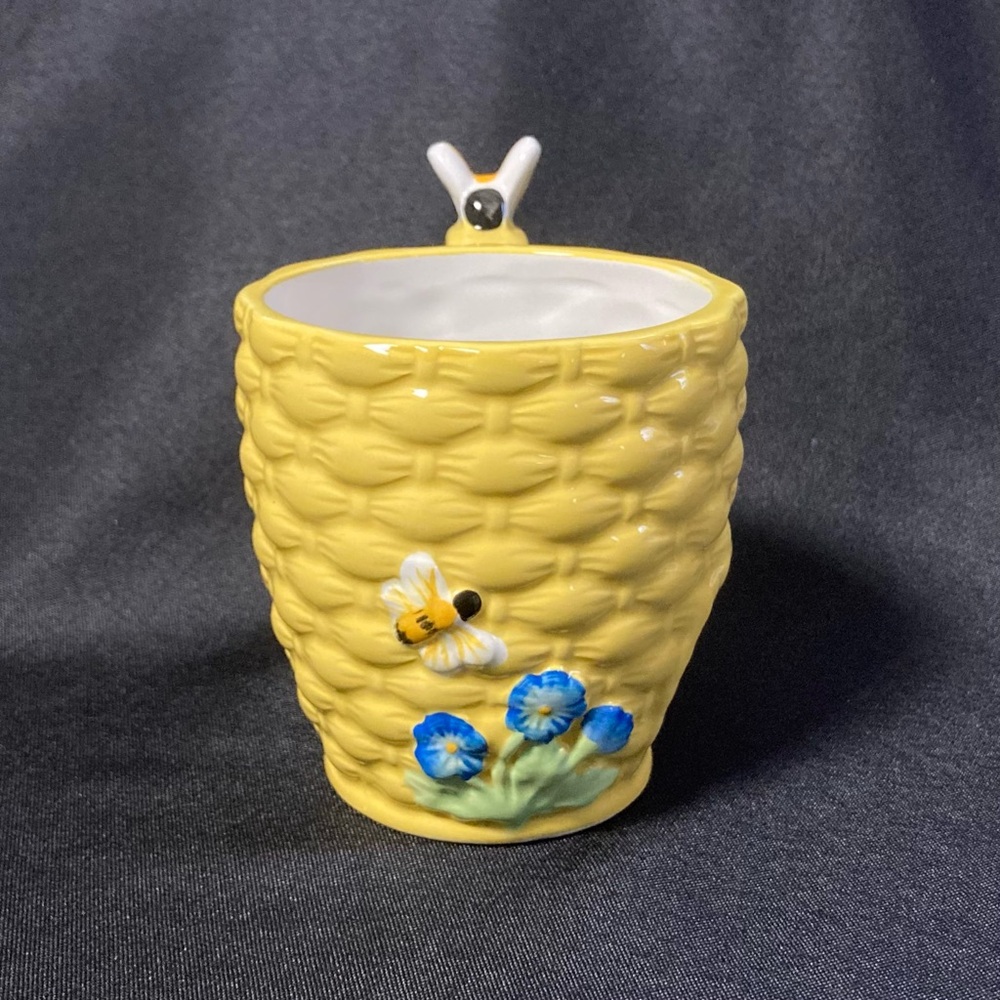 ⭐️ Vintage Bumblebee Nest Wicker Honey Comb 16 oz Ceramic Mug - Picture 2 of 14